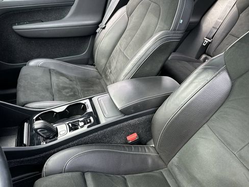 Used 2019 Volvo XC40 T5 R-Design image 22