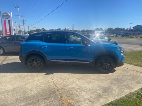 New 2025 Nissan Kicks SR image 7