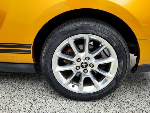 Used 2010 Ford Mustang Coupe RWD image 9