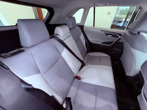 Used 2019 Toyota RAV4 XLE Premium FWD image 12