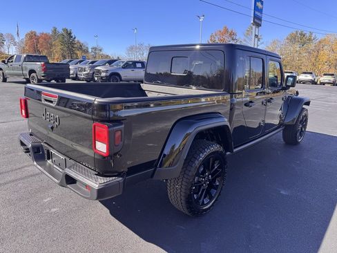 Used 2025 Jeep Gladiator Sport image 11
