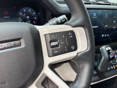 Used 2025 Land Rover Defender 110 S image 20