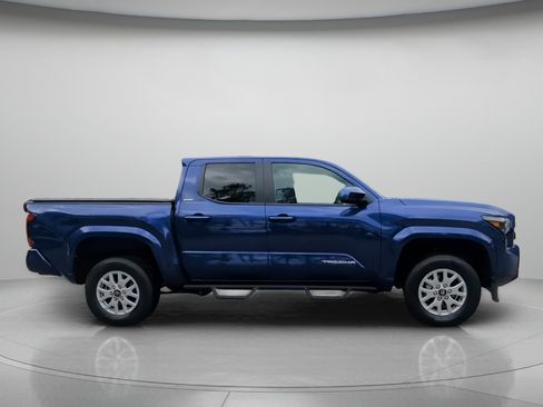 Used 2025 Toyota Tacoma SR5 RWD image 32