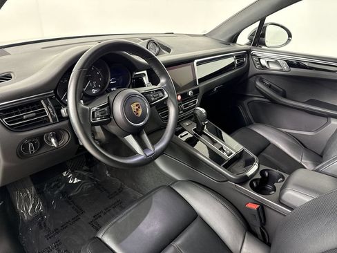 Certified 2024 Porsche Macan Turbo AWD/4WD image 4