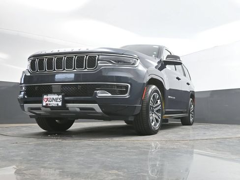 Used 2024 Jeep Wagoneer Series II w/ Flexible Seating Group AWD/4WD image 33