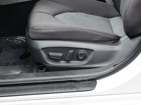 Used 2019 Toyota Camry LE image 11