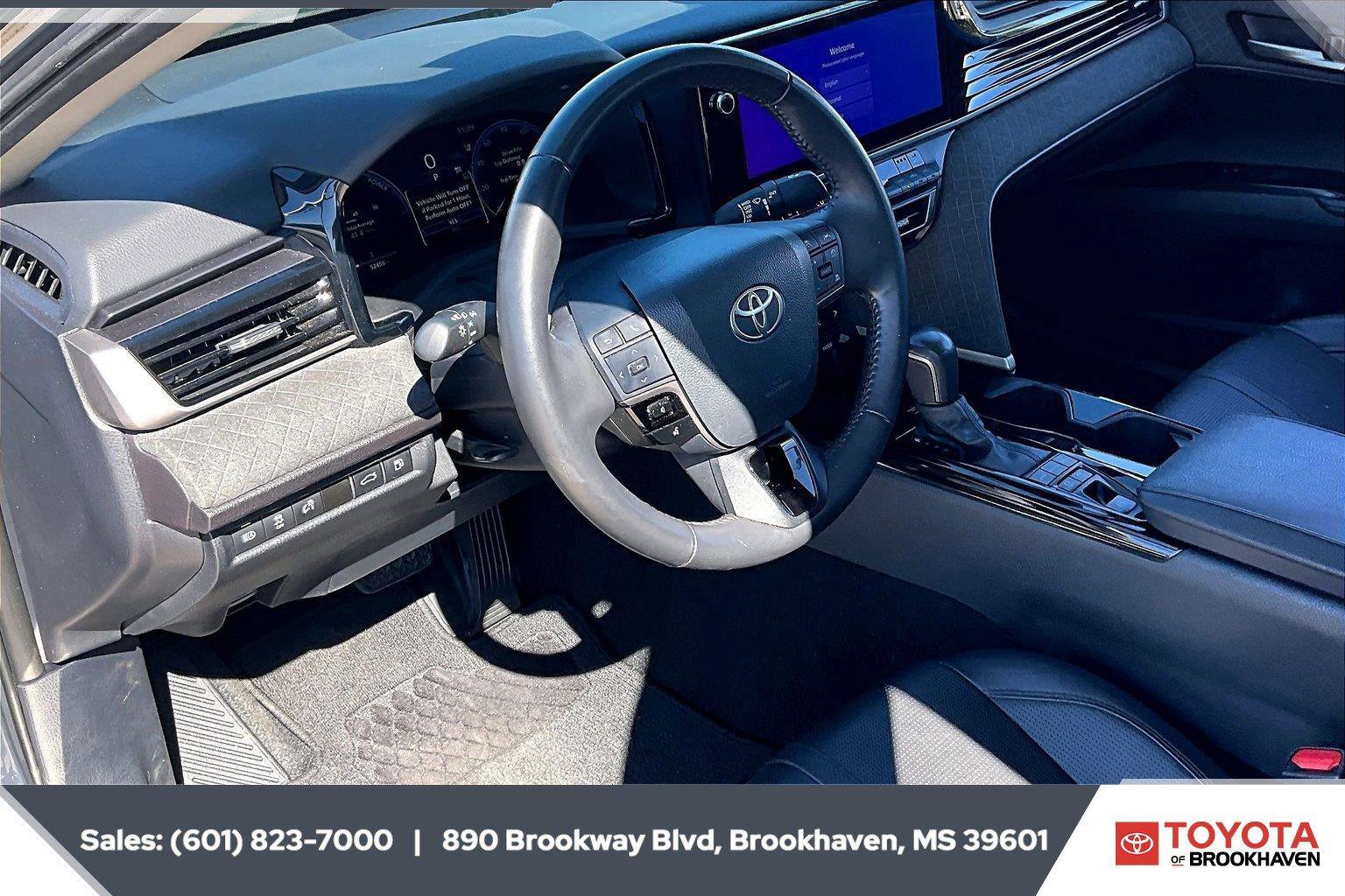 Used 2025 Toyota Camry XLE FWD image 12