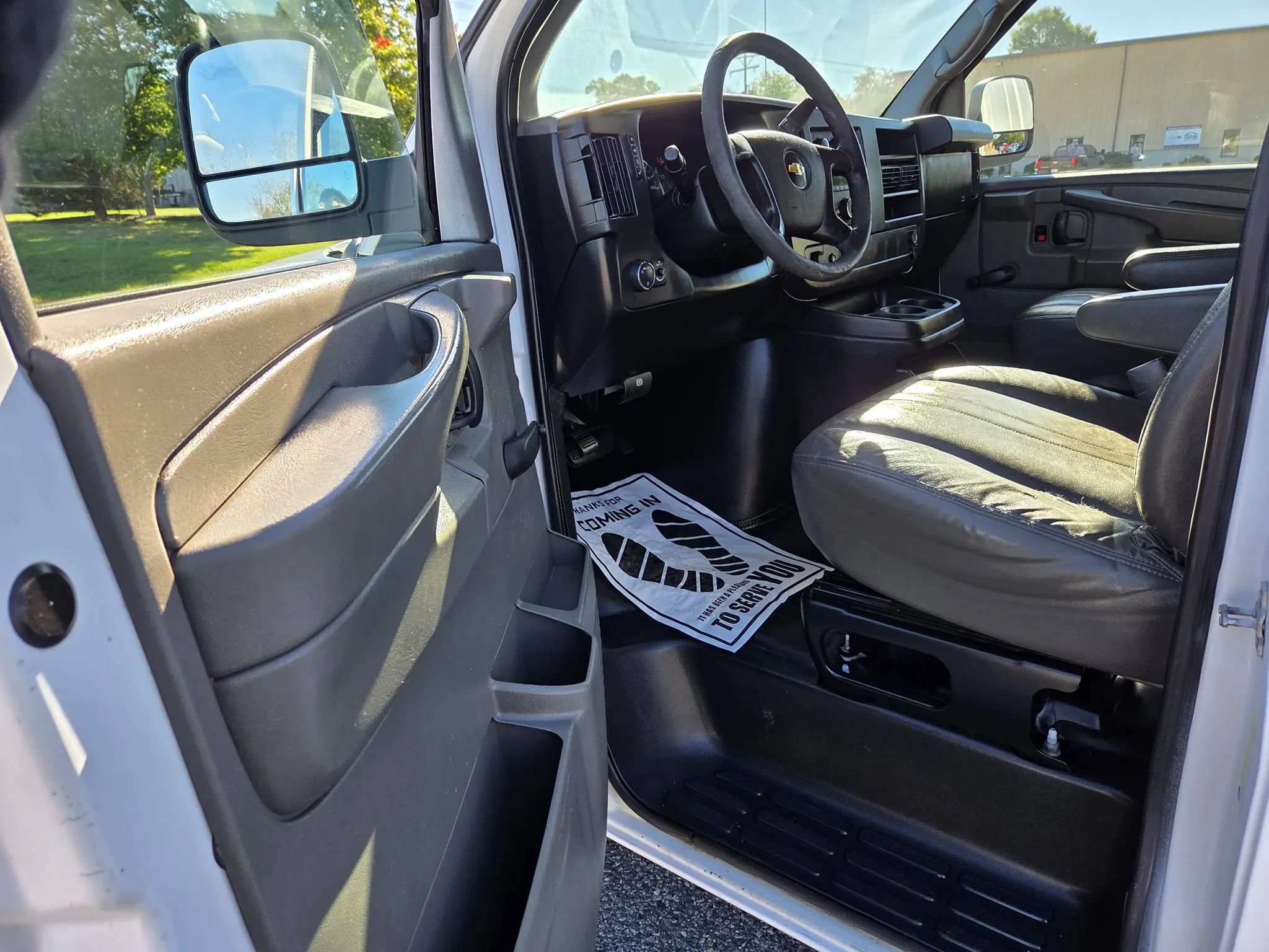 Used 2011 Chevrolet Express 2500 RWD image 13