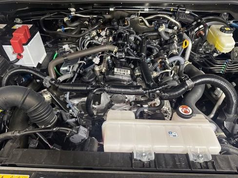 Used 2025 Toyota 4Runner SR5 AWD/4WD image 9