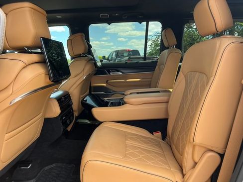 Used 2025 Jeep Grand Wagoneer Series III w/ Rear Seat Video Group 1 AWD/4WD image 4