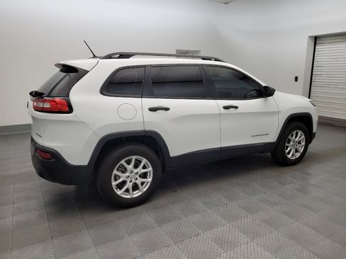 Used 2016 Jeep Cherokee Sport FWD image 10