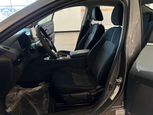 Used 2025 Nissan Sentra SV image 25