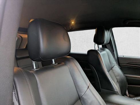 Used 2019 Jeep Grand Cherokee Altitude image 15