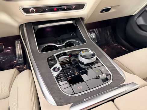 New 2026 BMW X7 M60i image 16