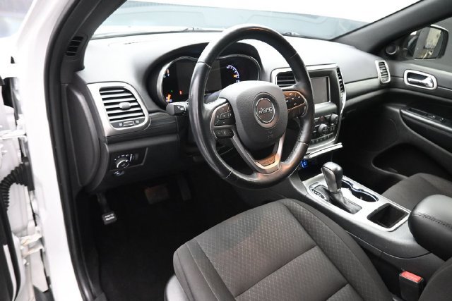 Used 2020 Jeep Grand Cherokee Laredo w/ Security & Convenience Group AWD/4WD image 9