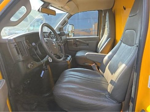 Used 2021 GMC Savana 3500 Extended w/ Power Convenience Package RWD image 4