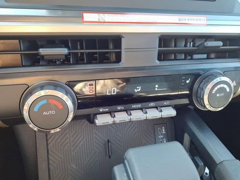 Used 2025 Toyota Tacoma TRD Off-Road image 14