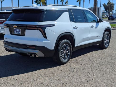 Used 2026 Chevrolet Traverse LT w/ LPO, Floor Liner Package image 2