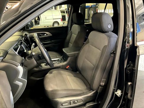 Used 2022 Chevrolet Traverse LT image 10