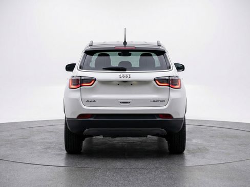 Used 2025 Jeep Compass Trailhawk AWD/4WD image 7