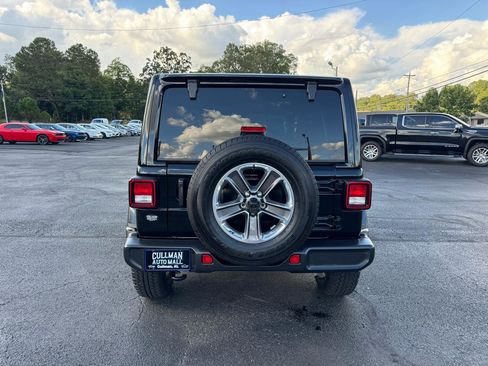Used 2022 Jeep Wrangler Unlimited Sahara AWD/4WD image 7