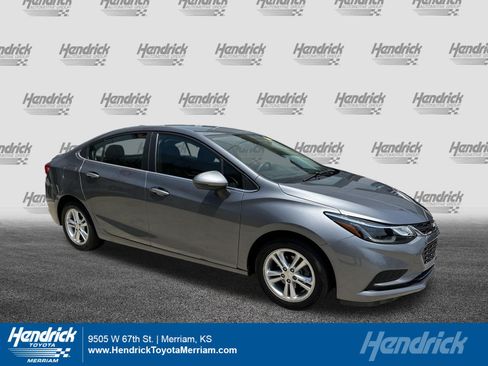 Used 2018 Chevrolet Cruze LT w/ Convenience Package FWD image 1