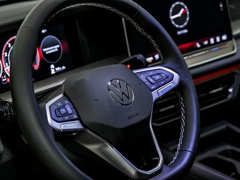 New 2026 Volkswagen Tiguan SE image 10