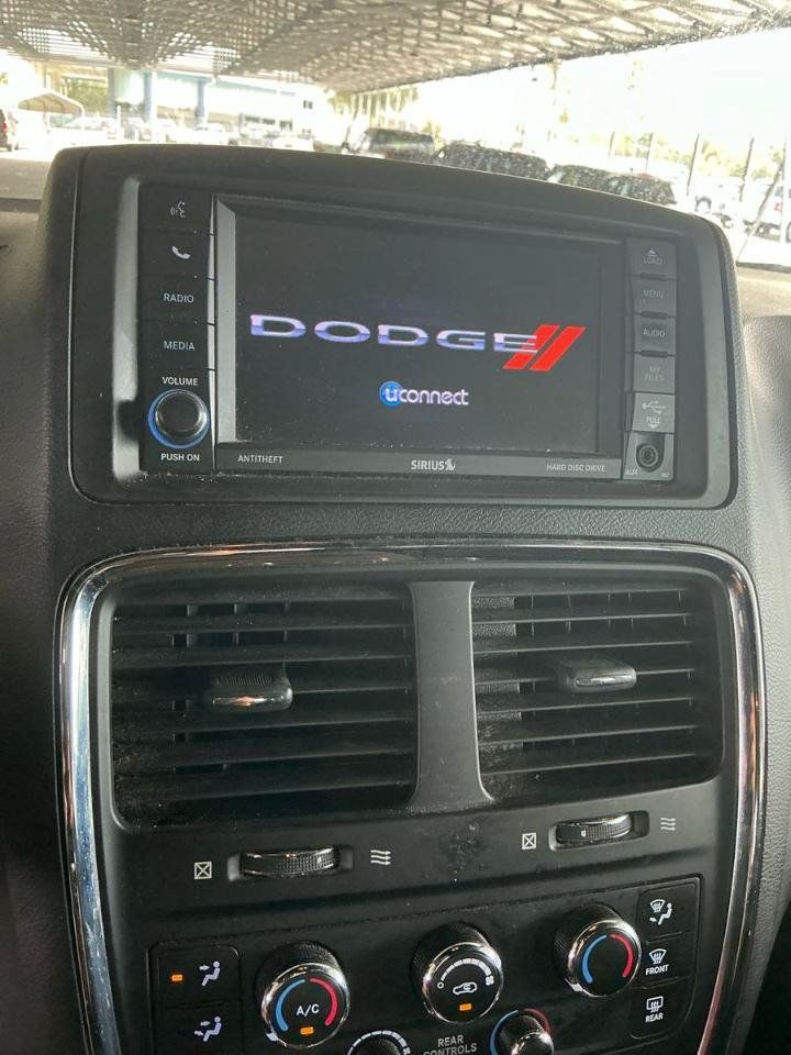 Used 2019 Dodge Grand Caravan SXT FWD image 14
