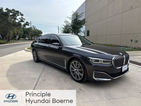 Used 2021 BMW 740i w/ Premium Package RWD image 5