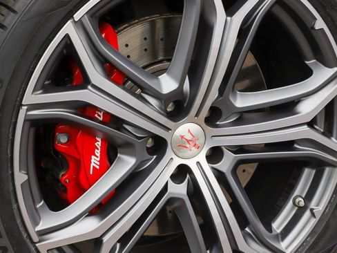 Used 2019 Maserati Levante Trofeo image 21