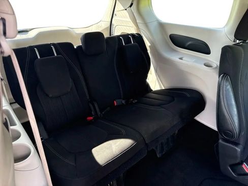 Used 2023 Chrysler Voyager LX FWD image 33