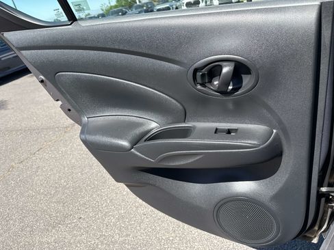 Used 2012 Nissan Versa SV FWD image 16