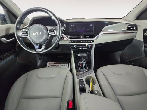 Used 2022 Kia Niro EX Premium image 10