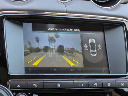 Used 2017 Jaguar XJ L Portfolio RWD image 22