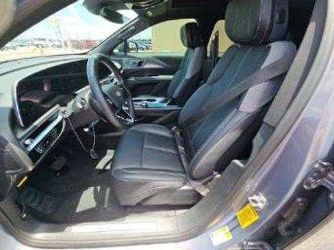 Used 2024 Cadillac Lyriq Tech RWD image 22