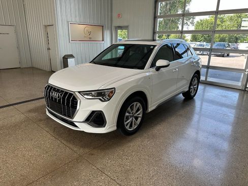Used 2023 Audi Q3 2.0T Premium image 2