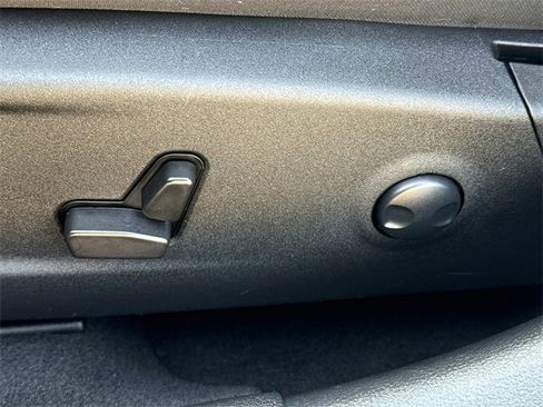 Used 2023 Chrysler 300 Touring L image 19