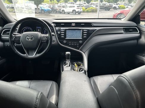 Used 2018 Toyota Camry SE w/ Convenience Package FWD image 21