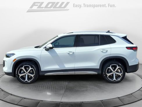 Used 2025 Volkswagen Tiguan SE w/ Panoramic Sunroof Package image 5