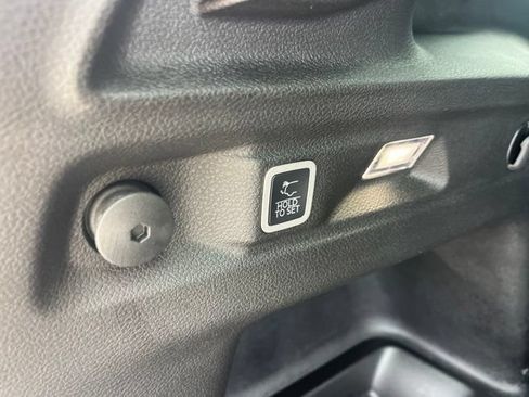 Used 2025 Jeep Grand Cherokee L Altitude AWD/4WD image 8