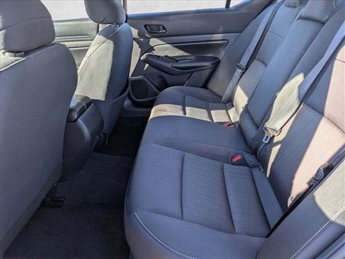 Used 2024 Nissan Altima 2.5 SV image 17