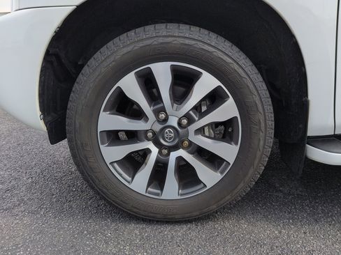Used 2021 Toyota Sequoia Limited w/ Safety & Convenience Package AWD/4WD image 34