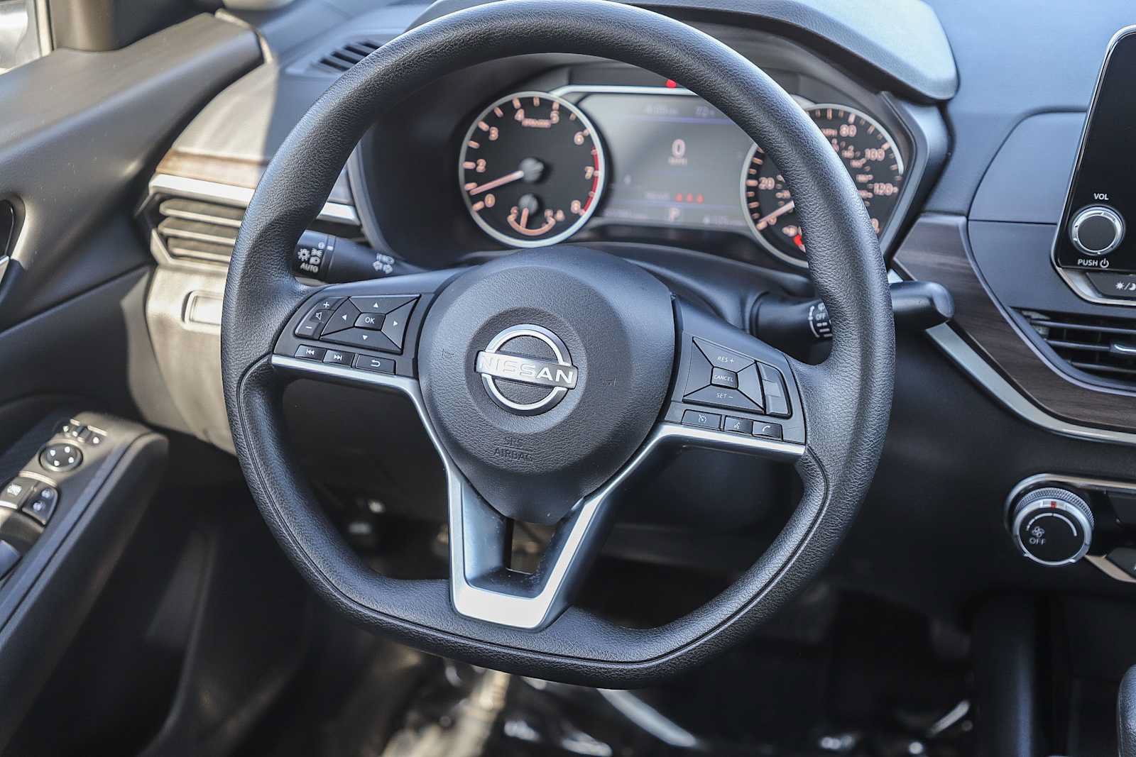 Used 2024 Nissan Altima 2.5 SV FWD image 18