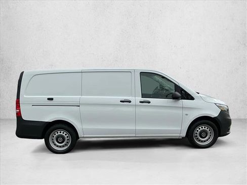 Used 2023 Mercedes-Benz Metris image 4
