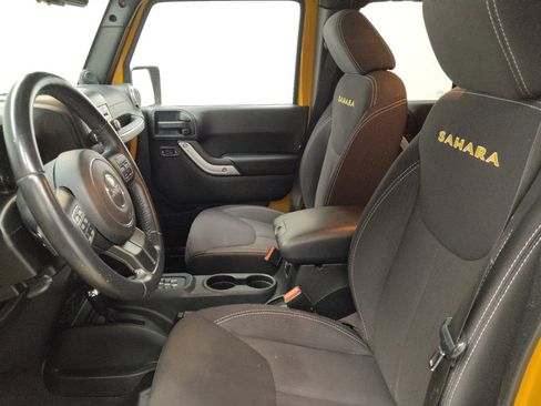 Used 2014 Jeep Wrangler Unlimited Sahara w/ Connectivity Group image 17