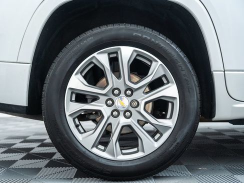 Used 2021 Chevrolet Traverse Premier w/ LPO, 'HIT The Road' Package AWD/4WD image 22