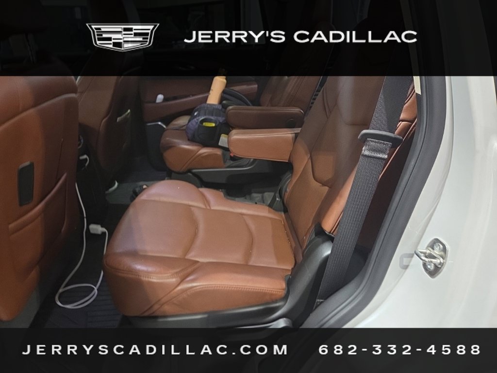 Used 2019 Cadillac Escalade Premium Luxury RWD image 16