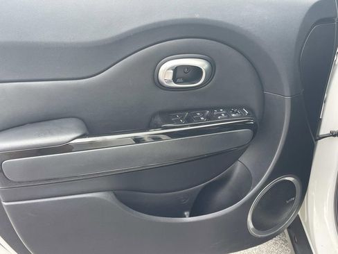 Used 2014 Kia Soul ! w/ Sun & Sound Package FWD image 15