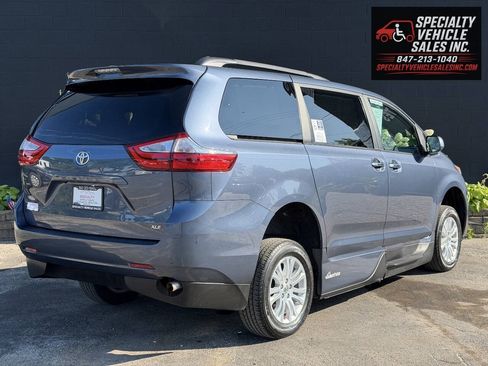 Used 2016 Toyota Sienna XLE FWD image 6