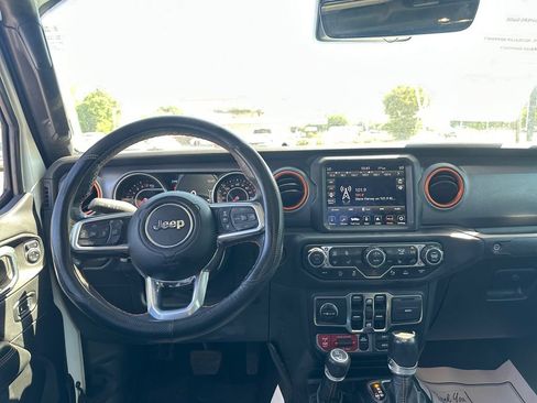 Used 2021 Jeep Gladiator Mojave AWD/4WD image 14